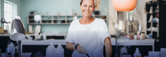 Beauty specialist aan het werk
